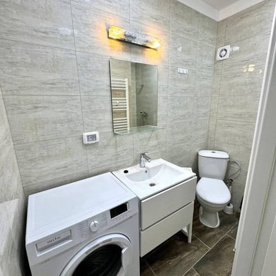 Location d’un appartement récemment rénové de 3 pièces, 6ᵉ secteur, quartier Chiajna, Bucarest, Roumanie